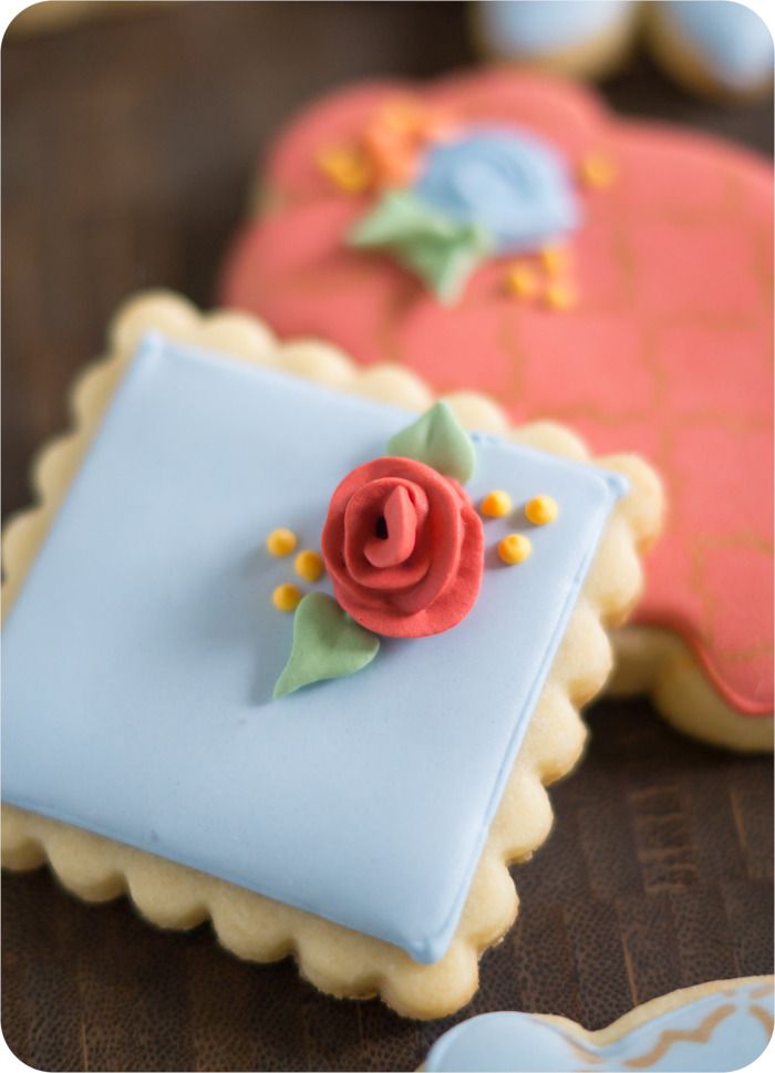 How to make royal icing toothpick roses... Bake at 350°